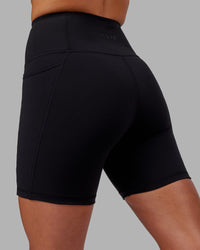 Woman wearing Flux Ultra High-Rise 6" Short Pockets - Black | Thumbnail Index: 6