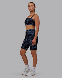 Woman wearing Fusion Ultra High-Rise 9" Short Pockets - Tie Dye-Midnight | Model:Halle | Size:S | Thumbnail Index: 4