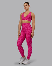 Woman wearing Fusion Ultra High-Rise Full Length Legging Pockets - Strawberry-Lava Lamp | Model:Zoe | Size:S | Thumbnail Index: 4