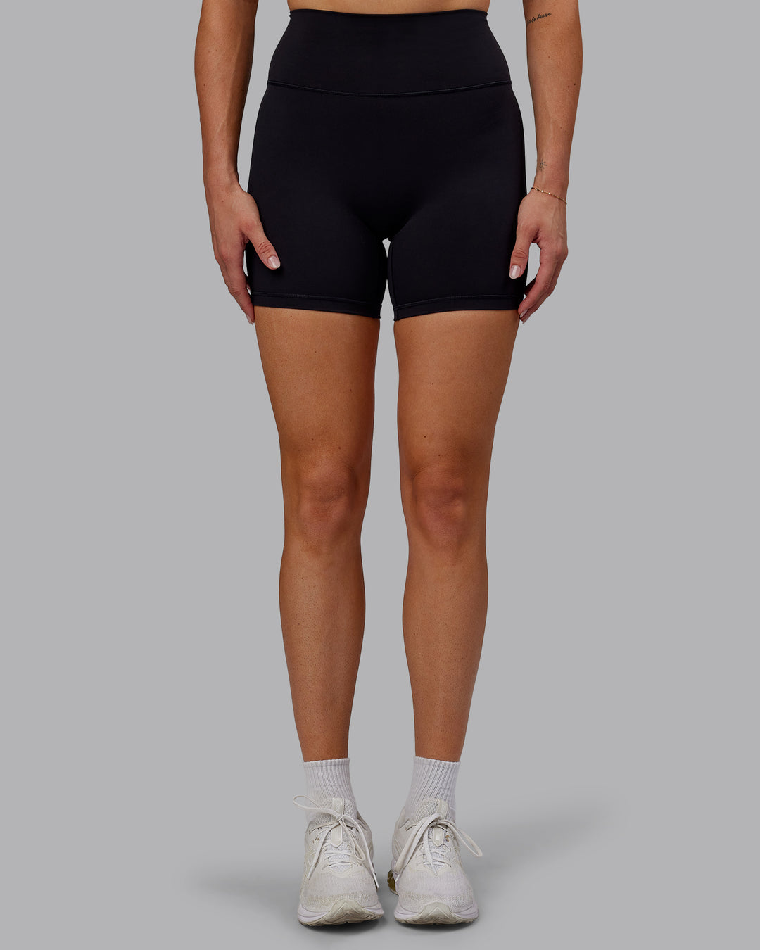 Woman wearing Fusion Ultra High-Rise 6" Short - Black | Set:true | Angle:front | Model:Hannah | Size:S - view 8