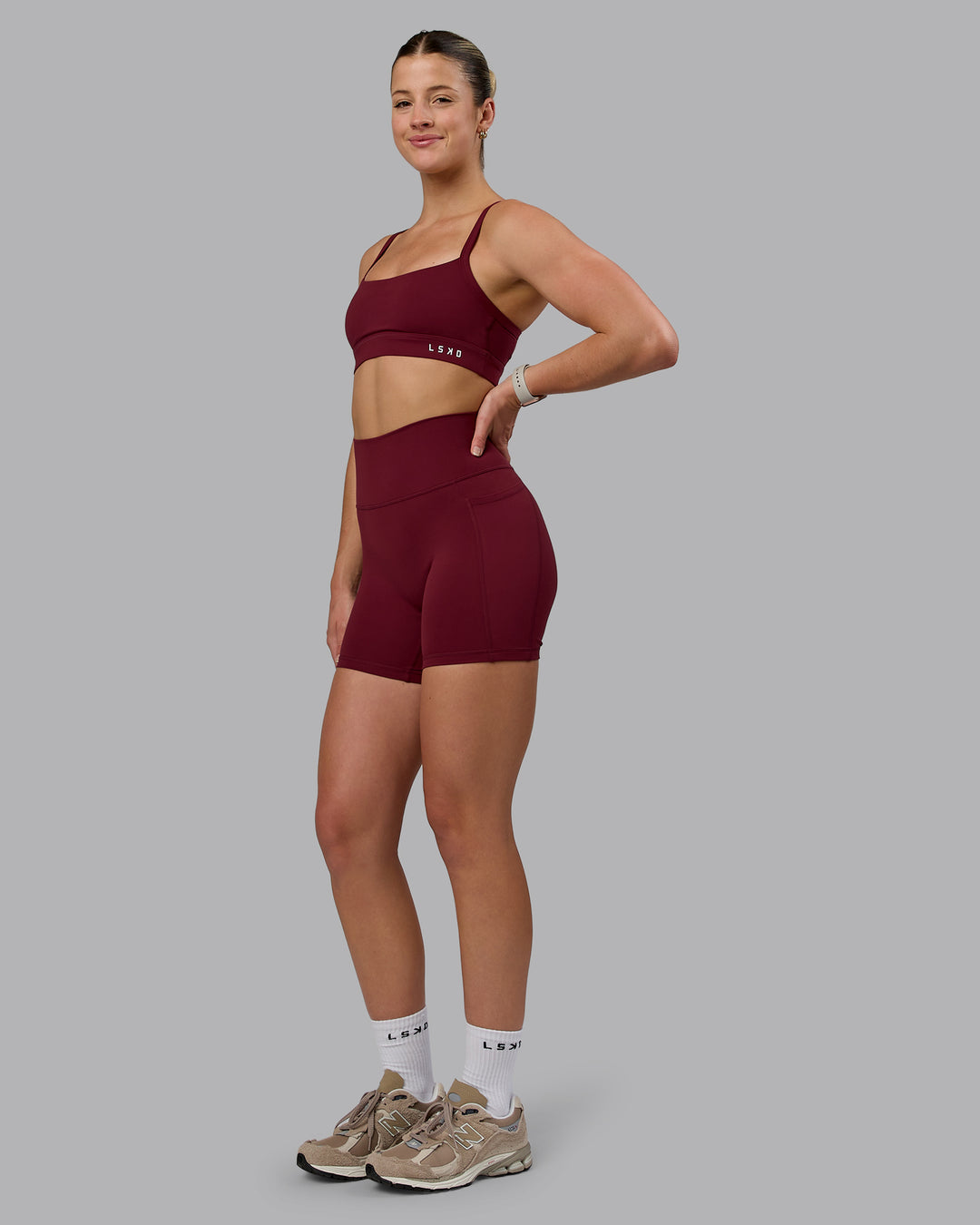 Woman wearing Fusion Ultra High-Rise 6" Short Pockets - Cordovan | Model:Chloe | Size:XS - view 4