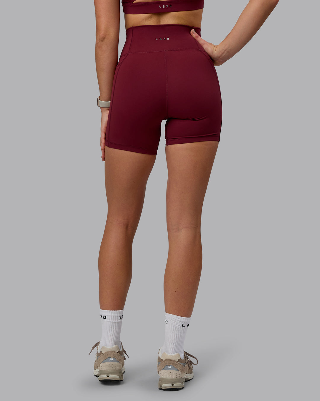 Woman wearing Fusion Ultra High-Rise 6" Short Pockets - Cordovan | Model:Chloe | Size:XS - view 5