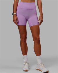 Woman wearing Fusion Ultra High-Rise 6" Short Pockets - Light Violet | Model:Asia | Size:S | Thumbnail Index: 9