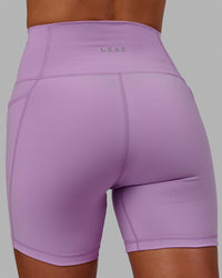Woman wearing Fusion Ultra High-Rise 6" Short Pockets - Light Violet | Model:Asia | Size:S | Thumbnail Index: 8