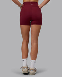 Woman wearing Fusion Ultra High-Rise 4" Short Pockets - Cordovan | Model:Chloe | Size:XS | Thumbnail Index: 2