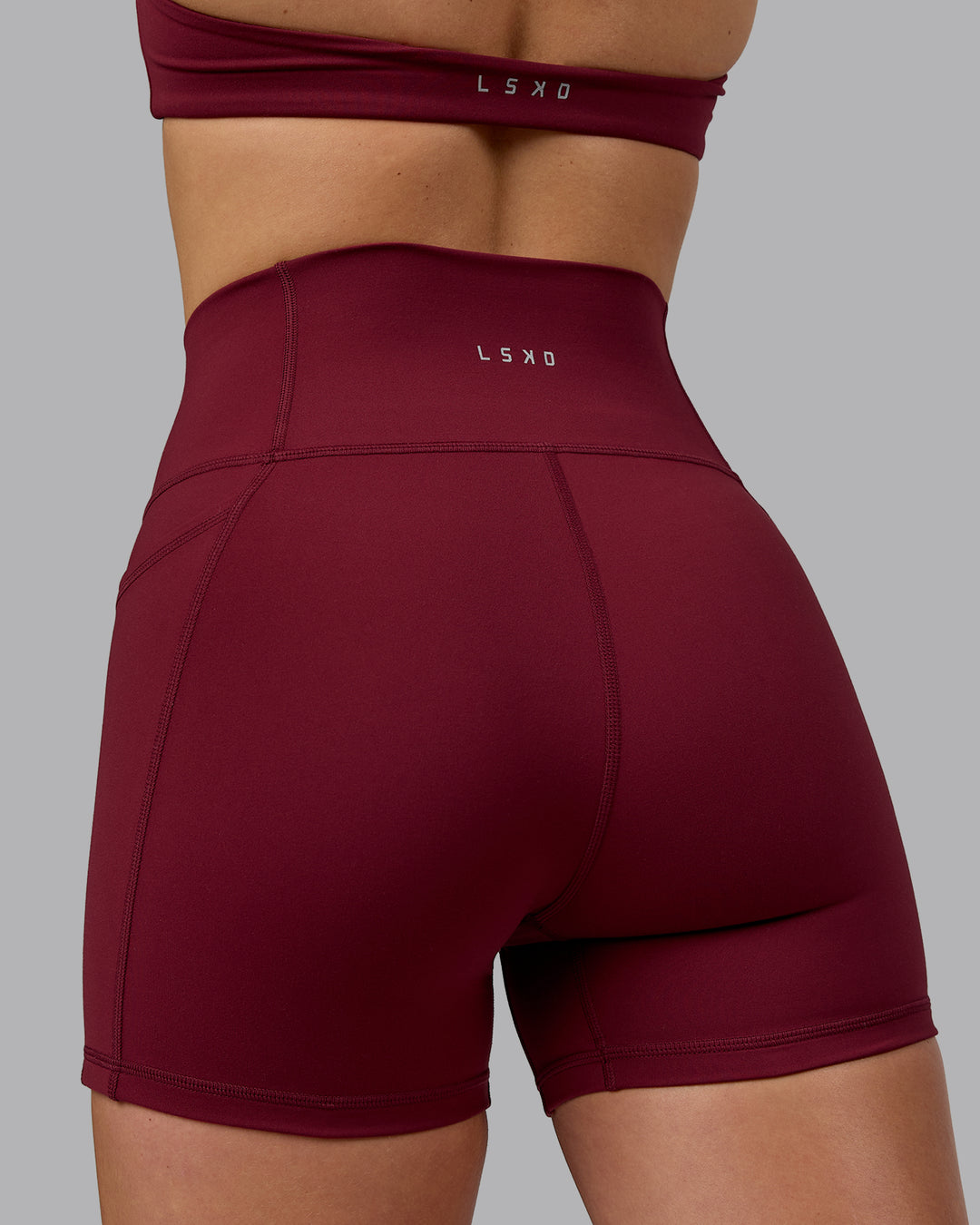 Woman wearing Fusion Ultra High-Rise 4" Short Pockets - Cordovan | Model:Chloe | Size:XS - view 8
