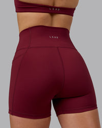 Woman wearing Fusion Ultra High-Rise 4" Short Pockets - Cordovan | Model:Chloe | Size:XS | Thumbnail Index: 7