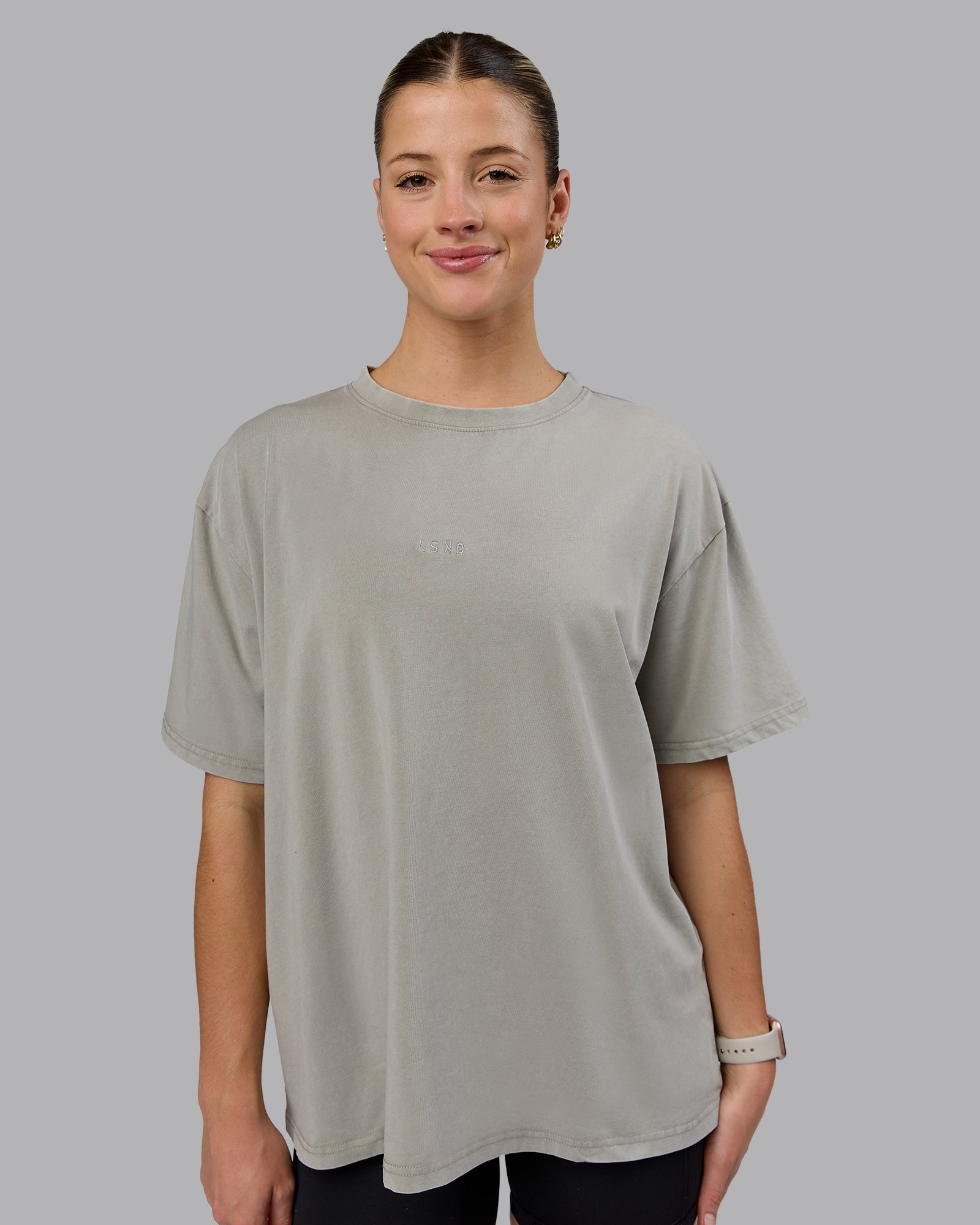 Woman wearing Go-To FLXCotton Oversized Tee Washed - Elephant