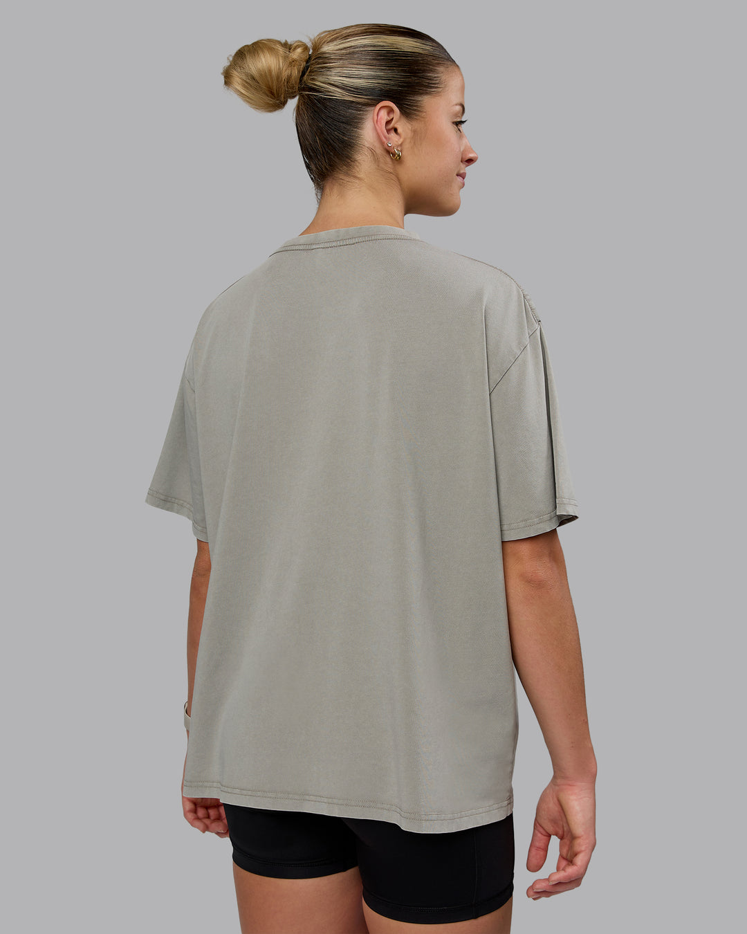 Woman wearing Go-To FLXCotton Oversized Tee Washed - Elephant - view 3