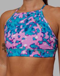 Woman wearing Lift High Neck Sports Bra - Neon Camo | Thumbnail Index: 6