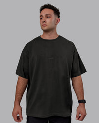 Man wearing MVP Heavyweight Tee Oversize - Pirate Black | Thumbnail Index: 1