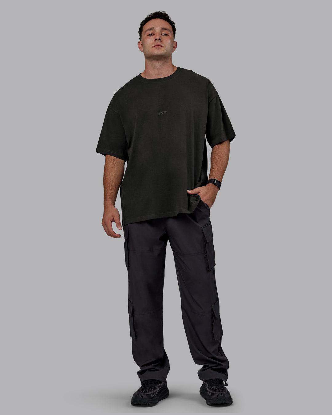 Man wearing MVP Heavyweight Tee Oversize - Pirate Black - view 1