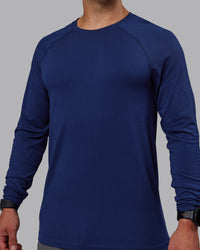 Man wearing AeroFLX+ Seamless Long Sleeve Tee - Midnight Blue/Midnight Blue Marl | Thumbnail Index: 2