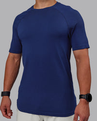 Man wearing AeroFLX+ Seamless Tee - Midnight Blue/Midnight Blue Marl | Model:Jakob | Size:S | Thumbnail Index: 2