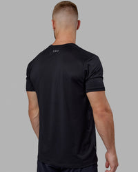 Man wearing Pace Running Tee - Black | Thumbnail Index: 3