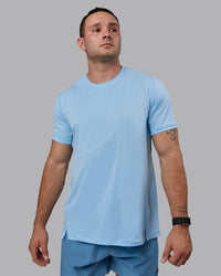 Man wearing Pace Running Tee - Glacial Blue | Thumbnail Index: 1