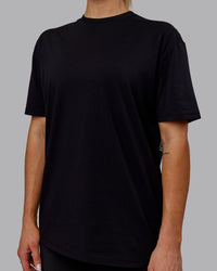 Woman wearing Sara GET ÆTLA SKAL Unisex FLXCotton Tee Oversize - Black-White | Thumbnail Index: 7