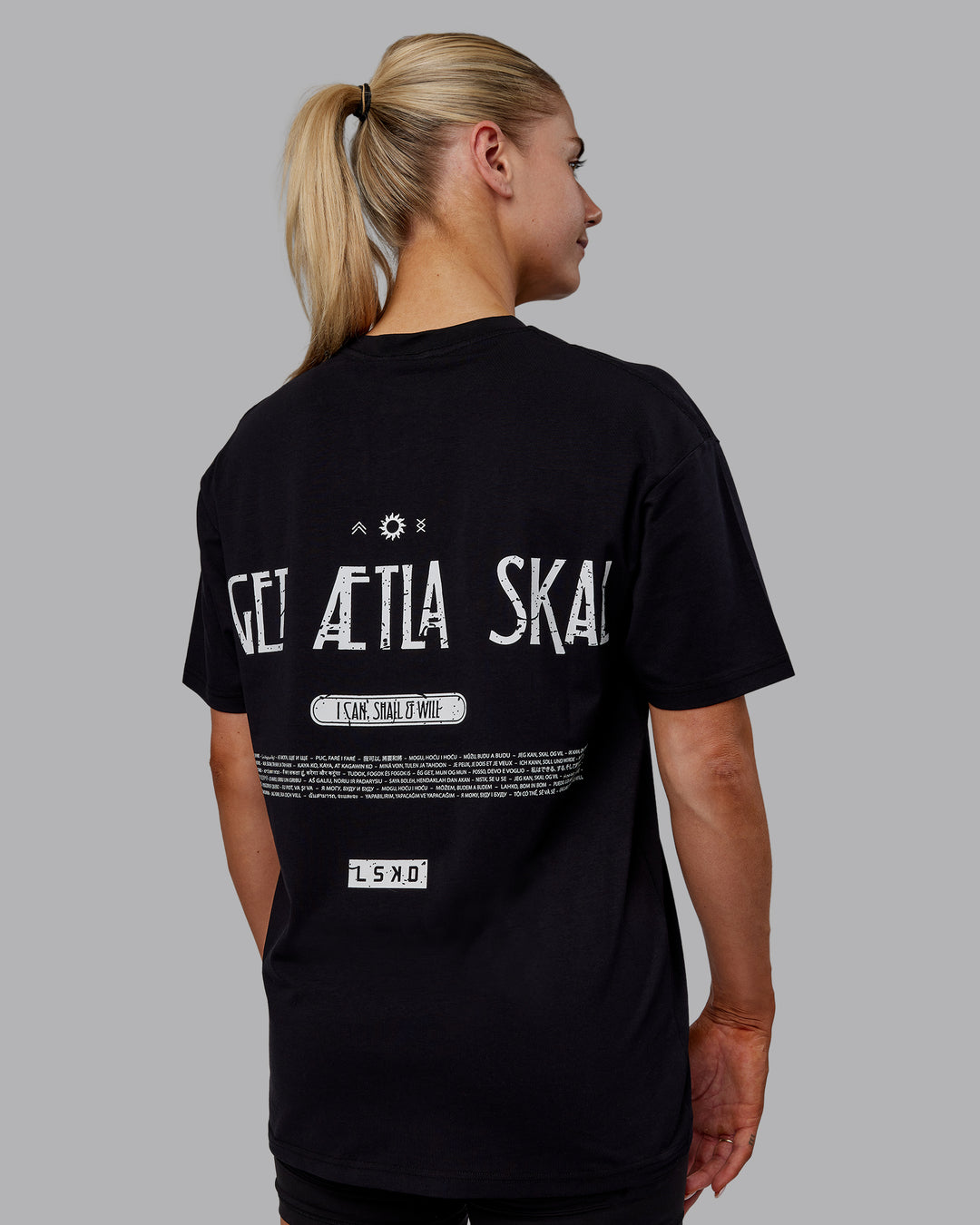 Woman wearing Sara GET ÆTLA SKAL Unisex FLXCotton Tee Oversize - Black-White - view 7