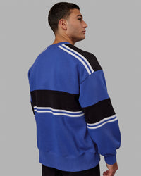 Man wearing Unisex A-Team Sweater Oversize - Power Cobalt-Black | Thumbnail Index: 3