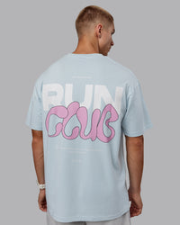 Man wearing Unisex Gone Running FLXCotton Tee Oversize - Skyride-Bubblegum | Thumbnail Index: 8