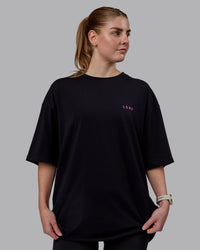 Woman wearing Unisex Lift-Up FLXCotton Tee Oversize - Black-Fuschia Pink | Thumbnail Index: 3