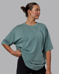 Woman wearing Unisex Washed Lifting Club Heavyweight Tee Oversize - Storm-Black | Thumbnail Index: 3