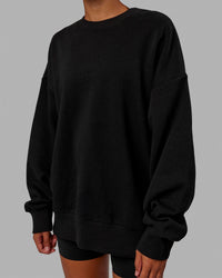 Woman wearing Unisex MVP Sweater Oversize - Black | Thumbnail Index: 8