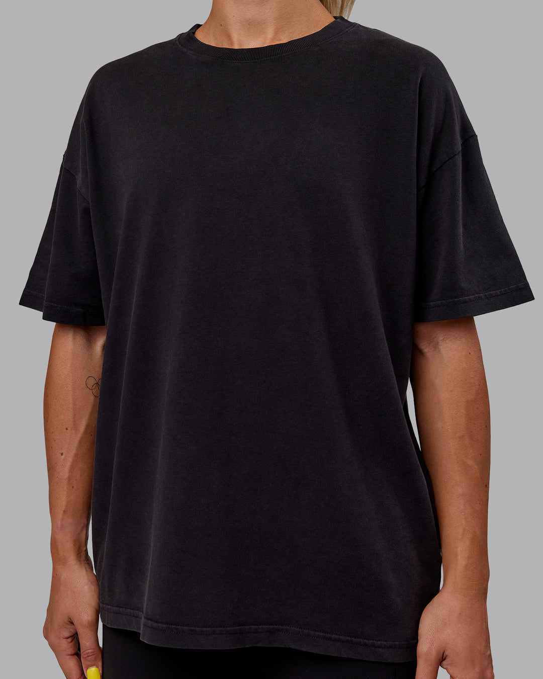 Woman wearing Unisex Washed Pressure Heavyweight Tee Oversize - Black-White - view 9