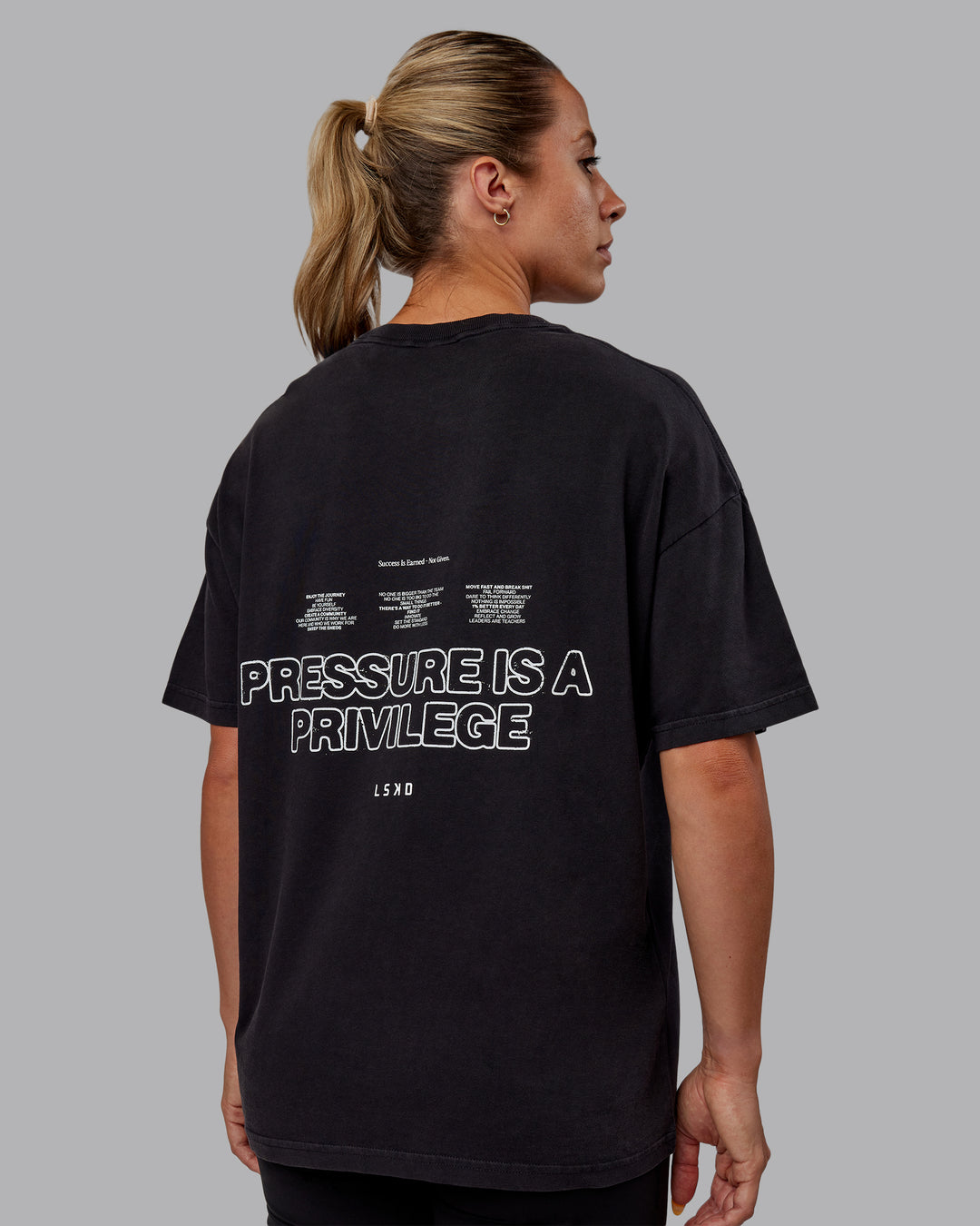 Woman wearing Unisex Washed Pressure Heavyweight Tee Oversize - Black-White - view 7