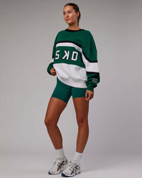 Woman wearing Unisex PrimeTime Sweater Oversize - Malachite-White | Thumbnail Index: 10
