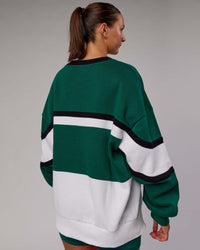 Woman wearing Unisex PrimeTime Sweater Oversize - Malachite-White | Thumbnail Index: 7