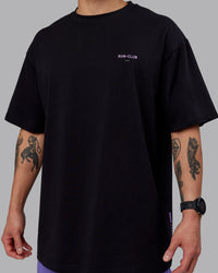 Man wearing Unisex RUN CLUB FLXCotton Tee Oversize - Black-Purple Swirl | Thumbnail Index: 7