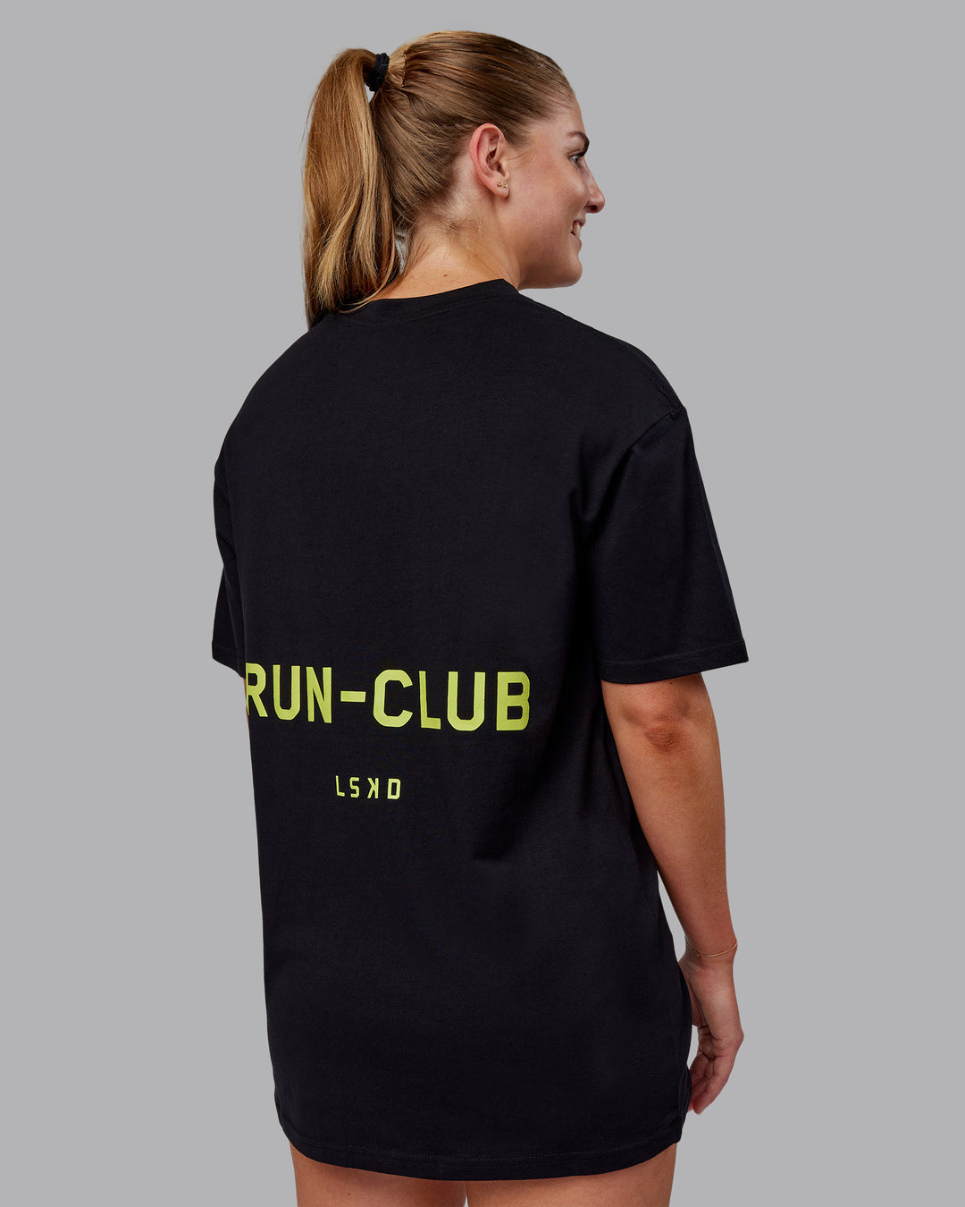 Woman wearing Unisex RUN CLUB FLXCotton Tee Oversize - Black-Vol - view 5