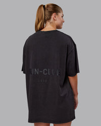 Man wearing Unisex Washed RUN CLUB FLXCotton Tee Oversize - Black-Black | Thumbnail Index: 3