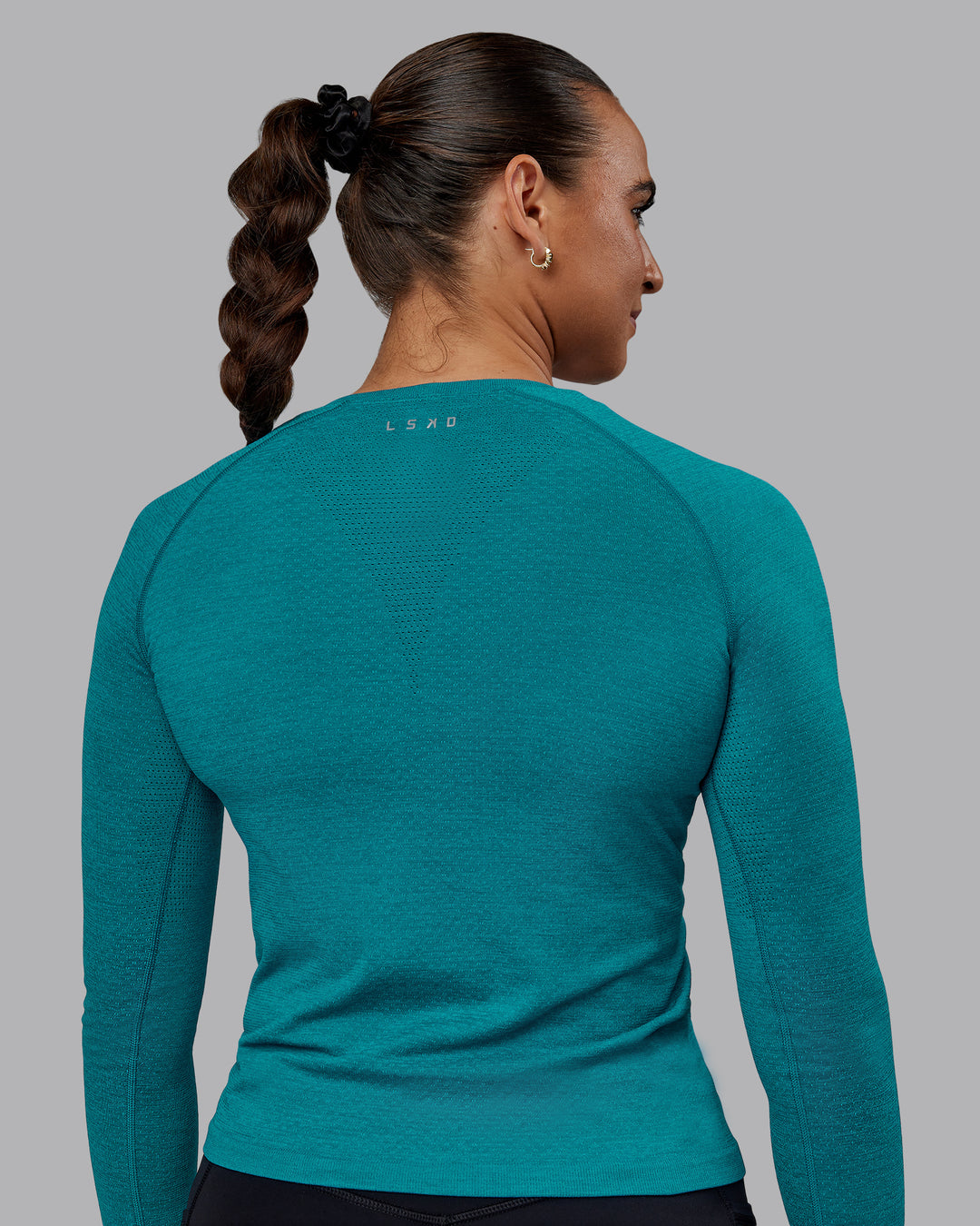 Woman wearing AeroFLX+ Seamless Long Sleeve Tee - Blue Bird Marl - view 3