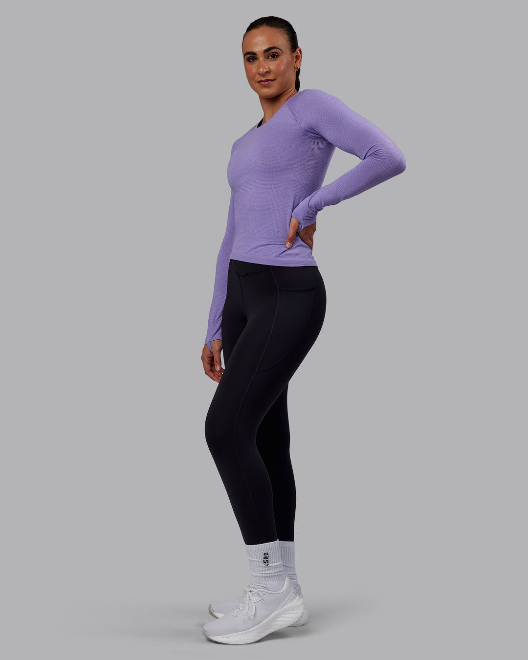 Woman wearing AeroFLX+ Seamless Long Sleeve Tee - Dahlia Purple Marl - view 2