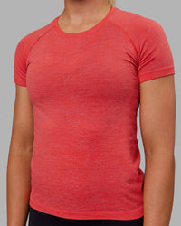 Woman wearing AeroFLX+ Seamless Tee - Fuchsia Pink/Grenadine | Thumbnail Index: 4