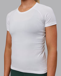 Woman wearing AeroFLX+ Seamless Tee - White/White | Thumbnail Index: 4