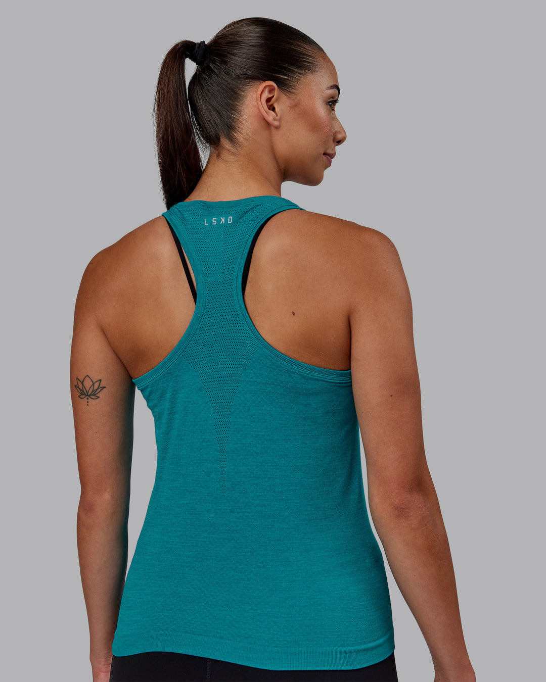Woman wearing AeroFLX+ Seamless Tank - Blue Bird Marl - view 7