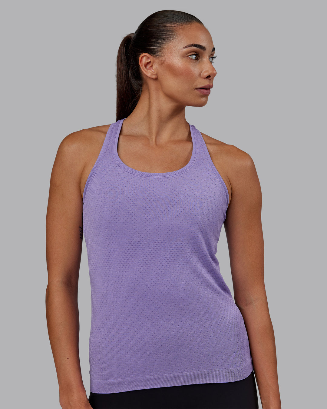 Woman wearing AeroFLX+ Seamless Tank - Dahlia Purple Marl - view 2