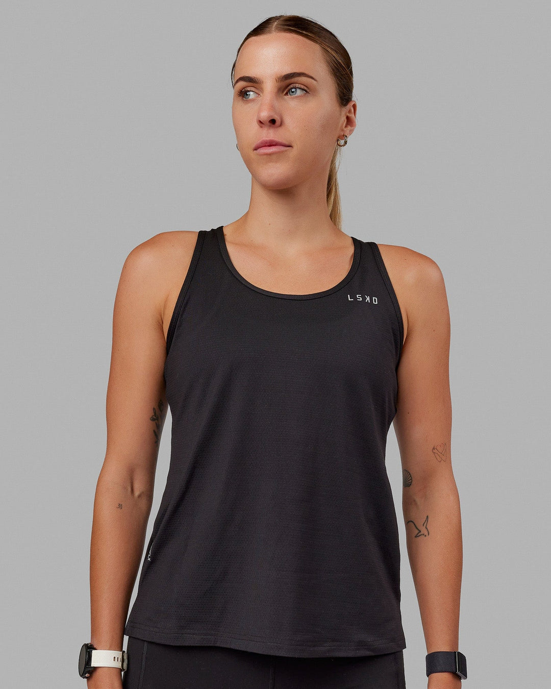 Woman wearing Perform VapourFLX Tank - Black - view 5
