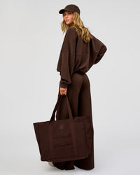 Woman wearing CF Move Through Tote - Hot Chocolate | Model:Leilani | Thumbnail Index: 16