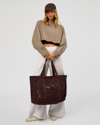 Woman wearing CF Move Through Tote - Hot Chocolate | Model:Leilani | Thumbnail Index: 4