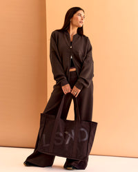 Woman wearing CF Move Through Tote - Hot Chocolate | Model:Chloe | Thumbnail Index: 3