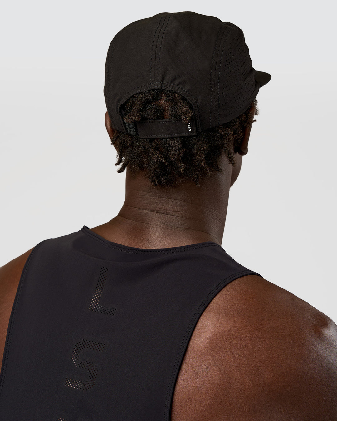 Man wearing Run Club 2.0 Cap - Black - view 7