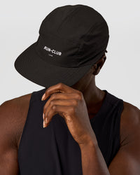 Man wearing Run Club 2.0 Cap - Black | Thumbnail Index: 0