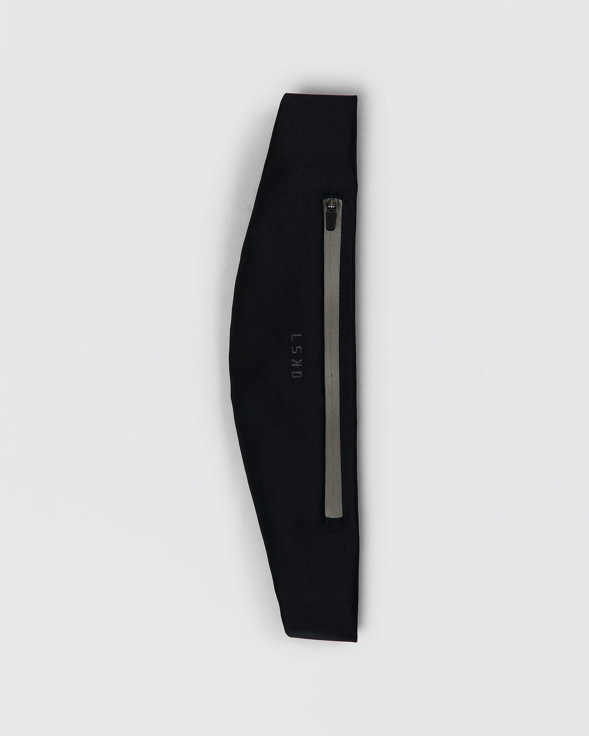 Woman wearing Pace Run Belt - Black-Reflective