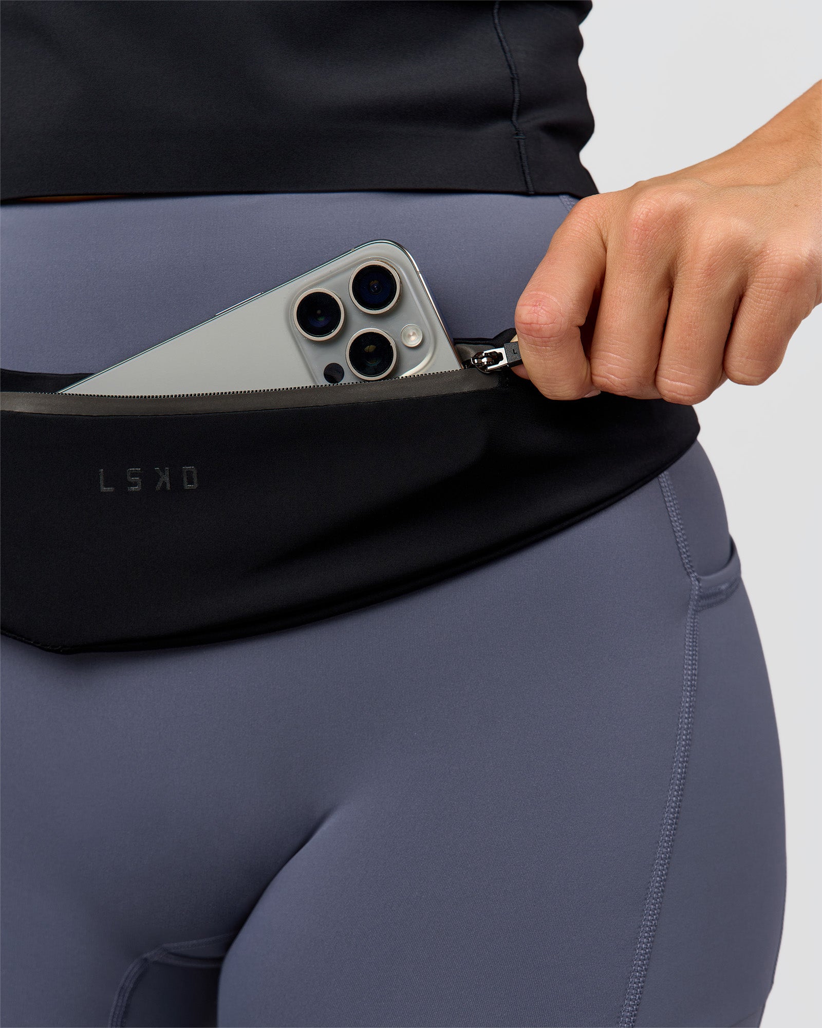 Woman wearing Pace Run Belt - Black-Reflective