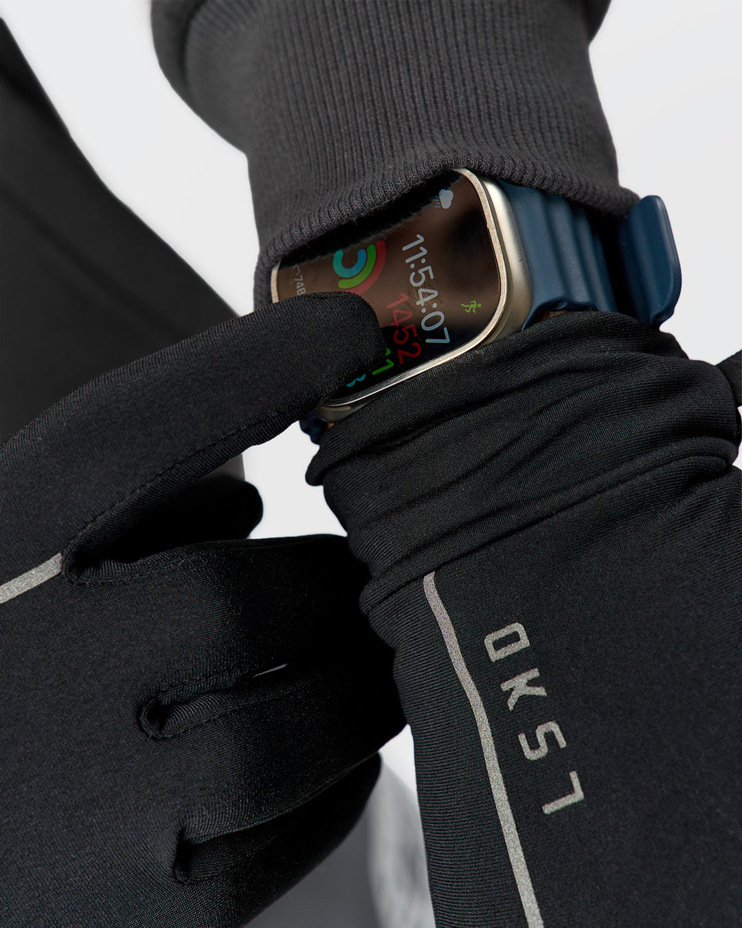 Pace Running Gloves - Black - view 4