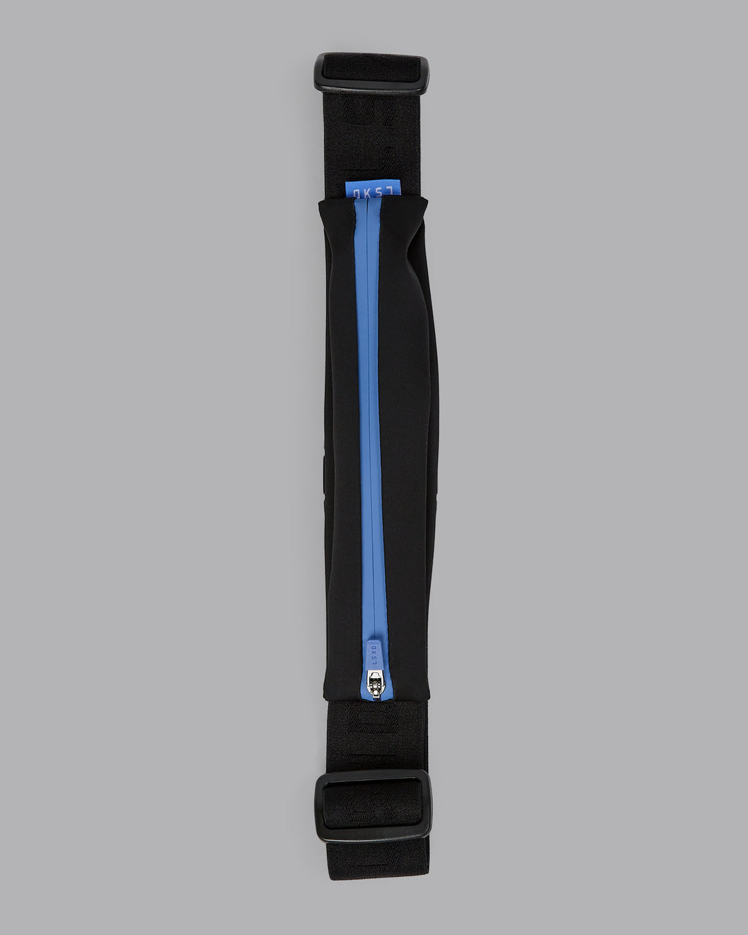 Woman wearing Rep Running Belt 2.0 - Black-Ultramarine - view 2